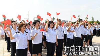 跟心理阴暗，做事情没有底线，心胸极度狭隘的人做斗争，如何让他认怂？游戏画面